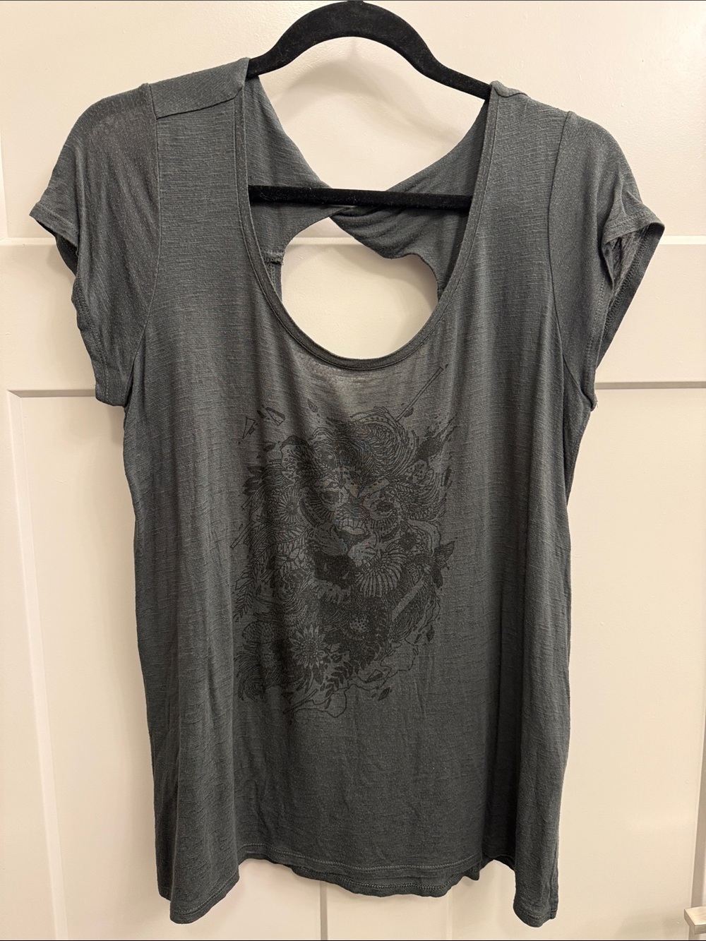 Women’s Green Charcoal Scoop-Back Floral Lion light weight Tee